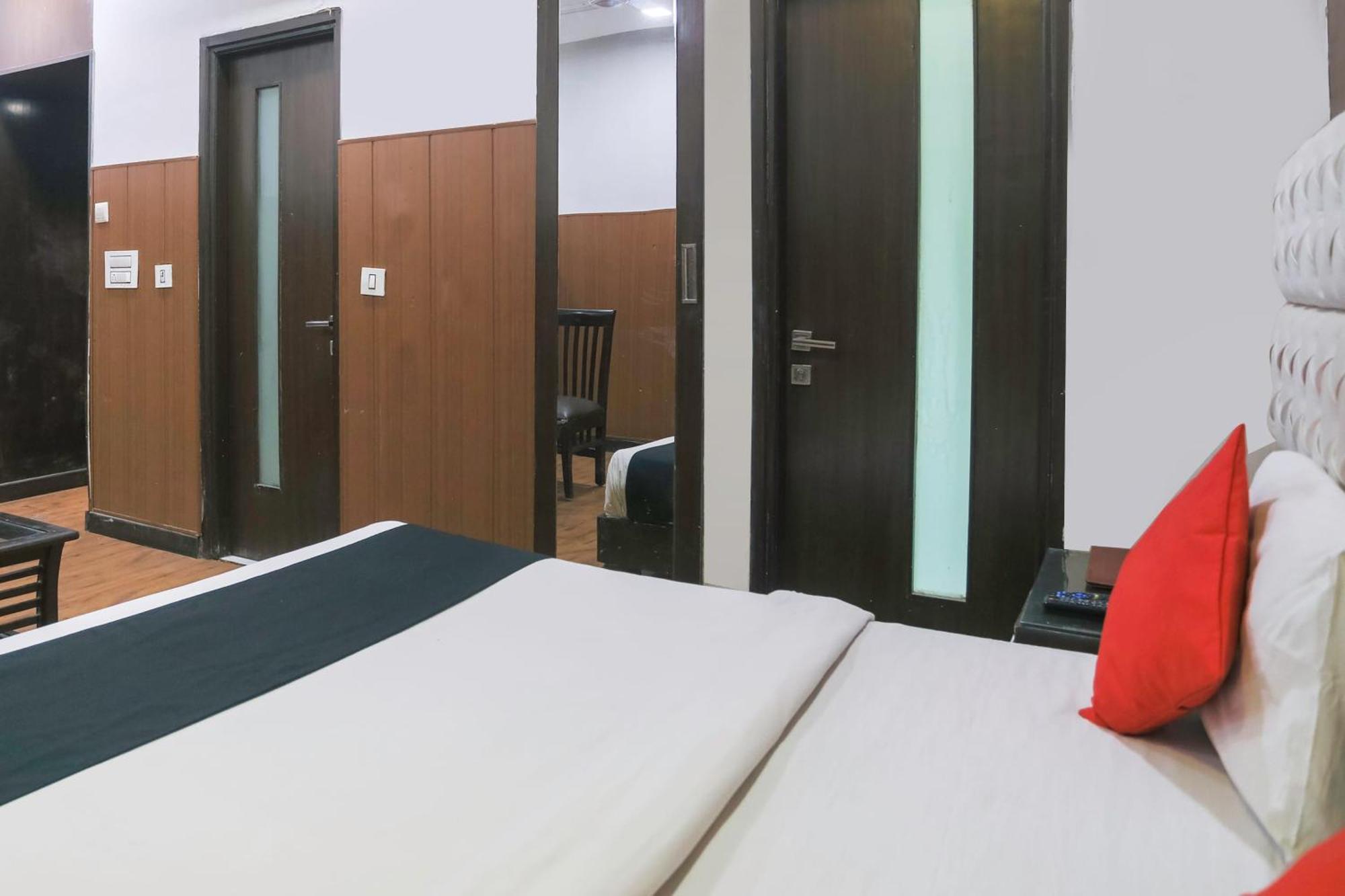 Hotel O Parktel Indirapuram Экстерьер фото