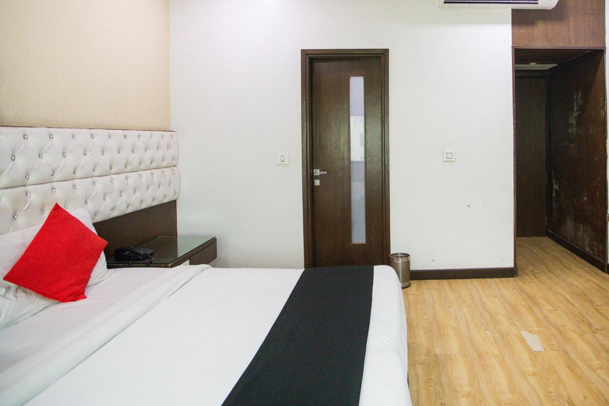Hotel O Parktel Indirapuram Экстерьер фото